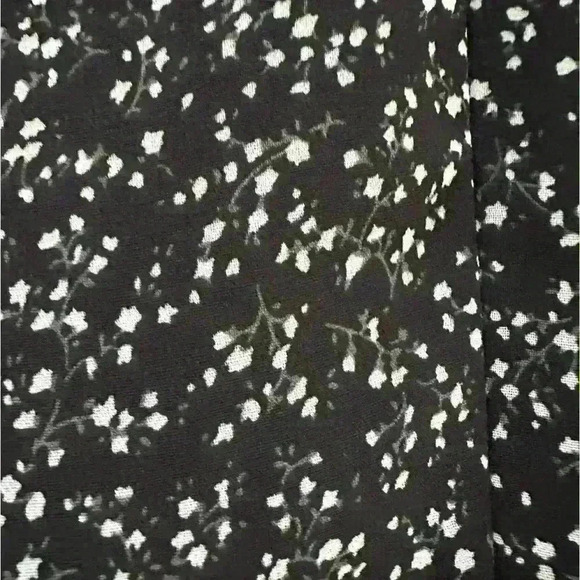 Lulu’s Black And White Floral Print
Twist-Front Mini Dress Size Small‎ - Picture 7 of 12
